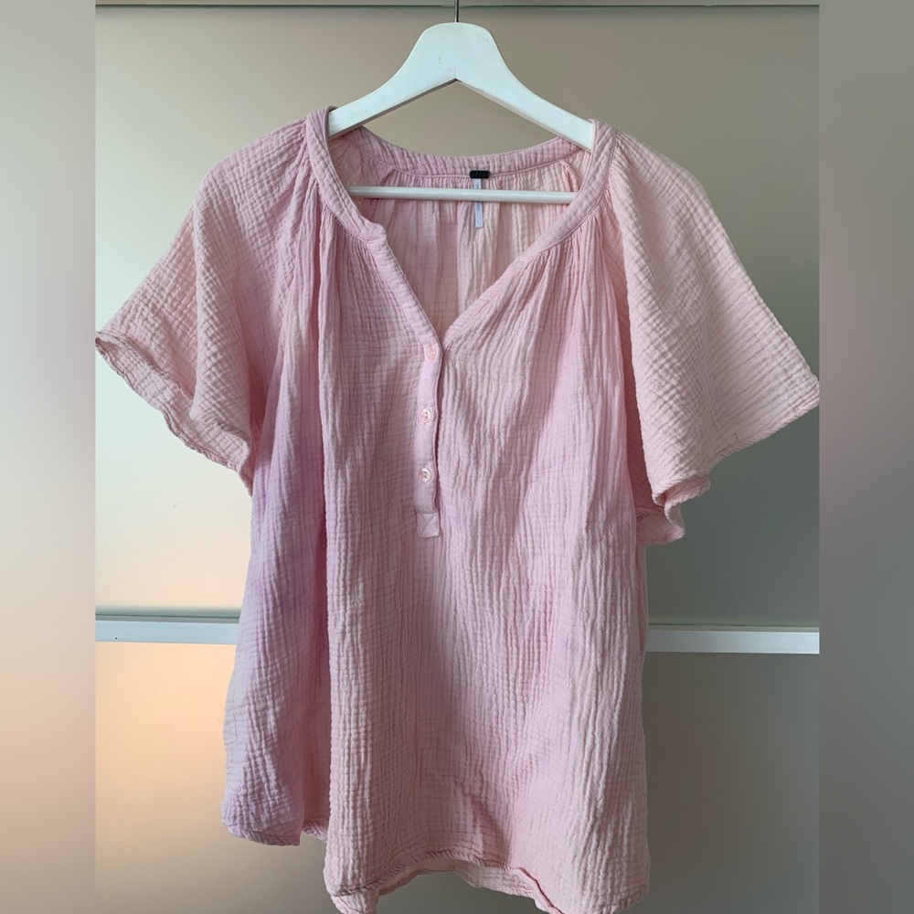 Cotton gauze butterfly sleeve style short-sleeve top. Pale blush pink. Sz L. New